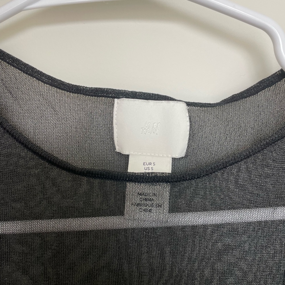 H&M Top - Picture 2 of 2